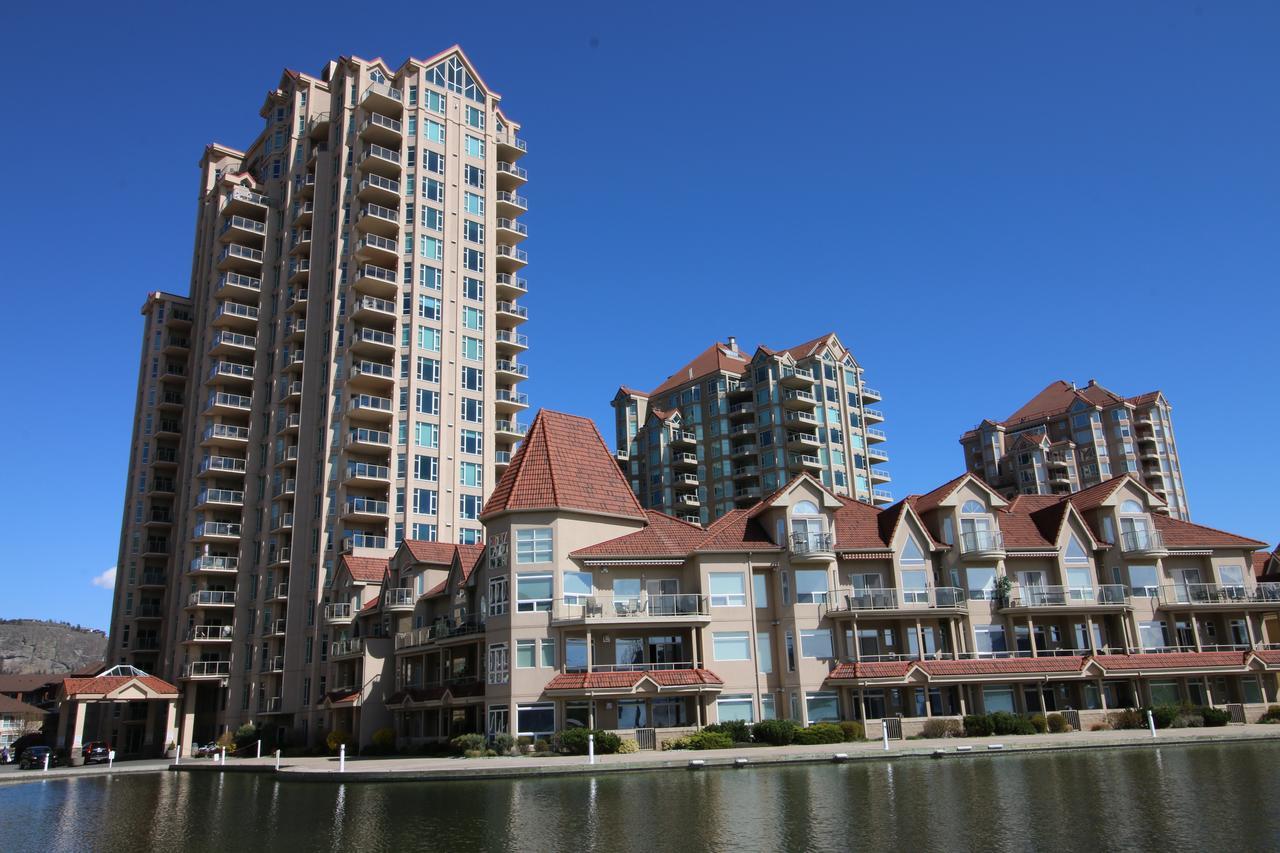 Sunset Waterfront Resort By Discover Kelowna Resort Accommodations Exterior foto