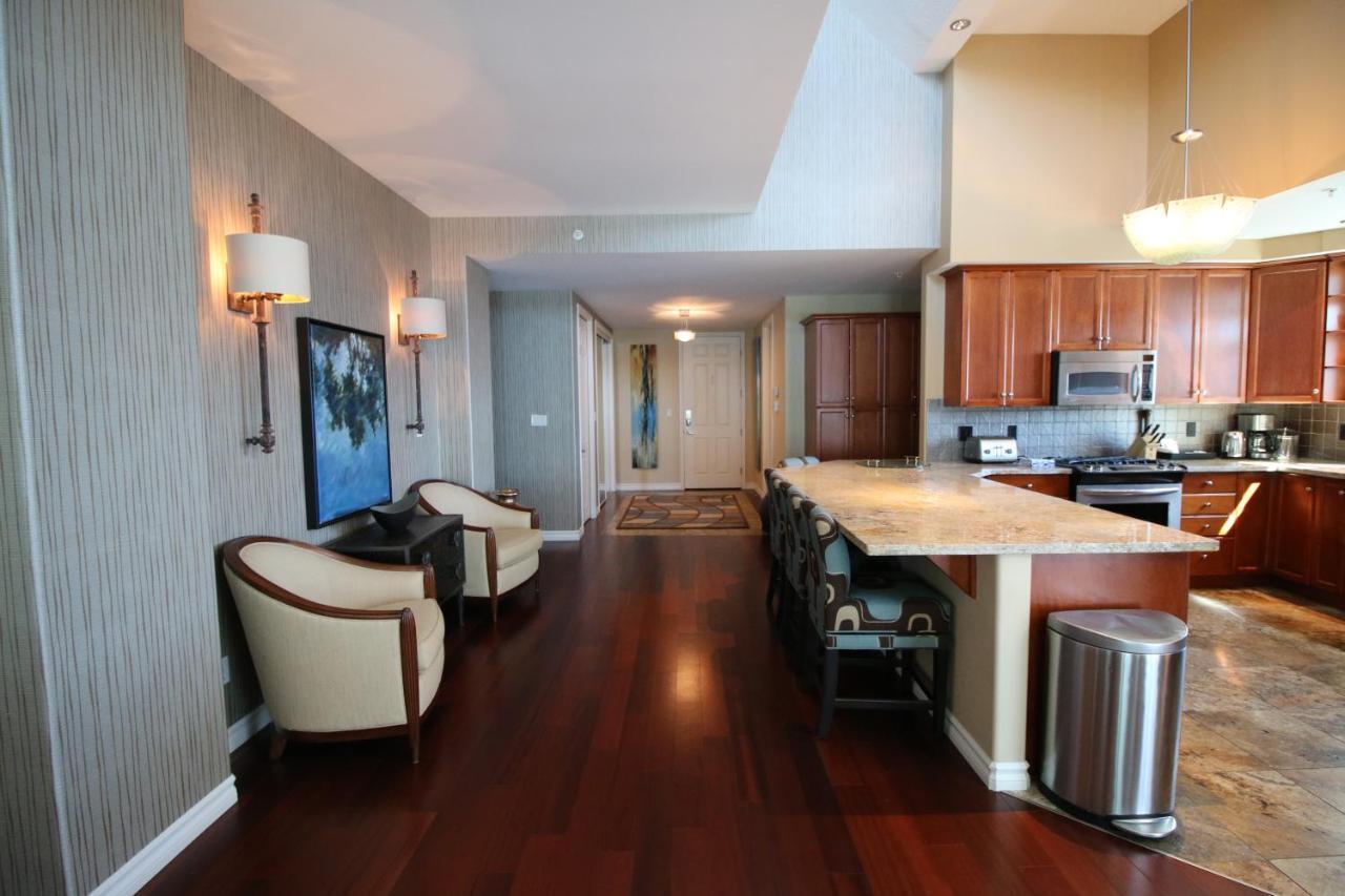 Sunset Waterfront Resort By Discover Kelowna Resort Accommodations Exterior foto