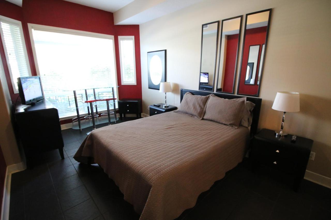 Sunset Waterfront Resort By Discover Kelowna Resort Accommodations Exterior foto