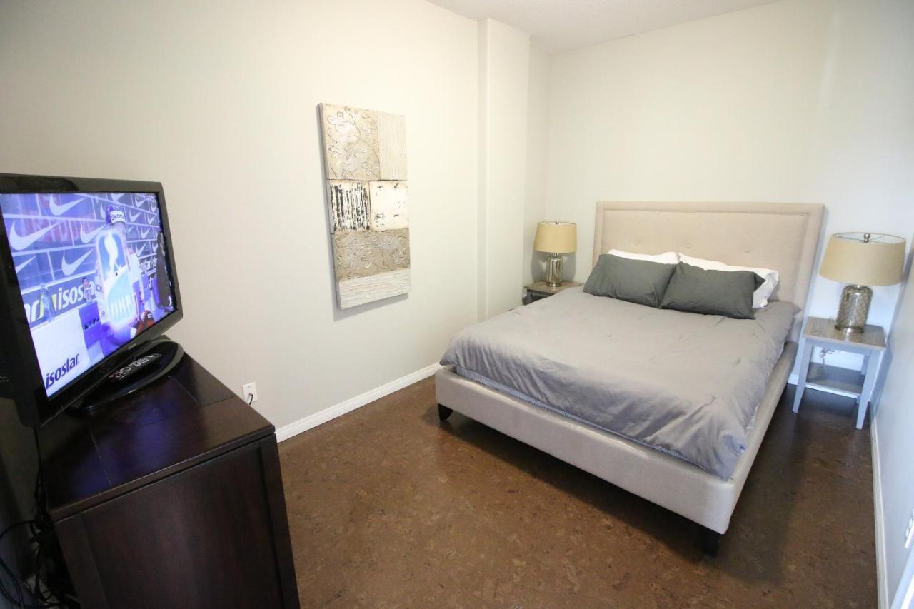 Sunset Waterfront Resort By Discover Kelowna Resort Accommodations Exterior foto